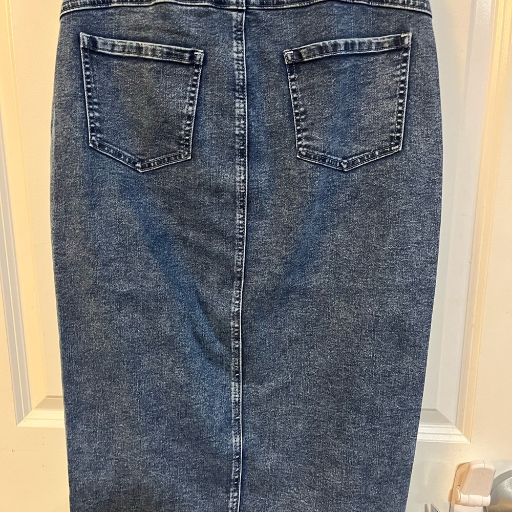 Jean button up skirt - Picture 4 of 4